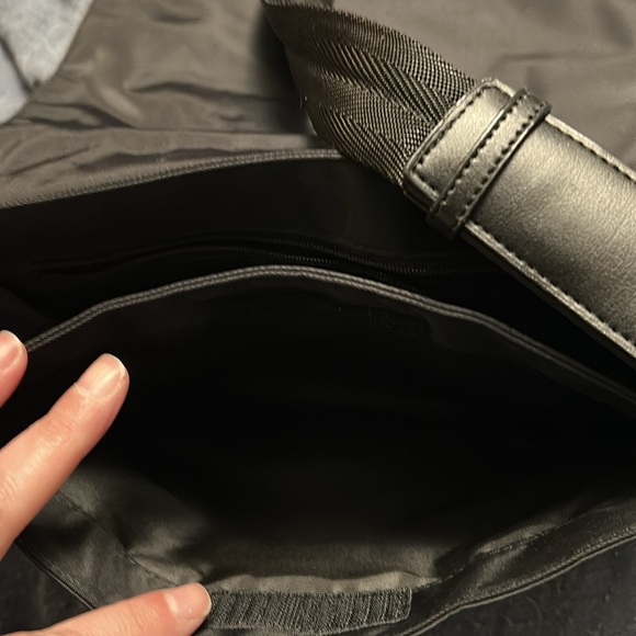 Y2K guess nylon messenger bag - Picture 4 of 6